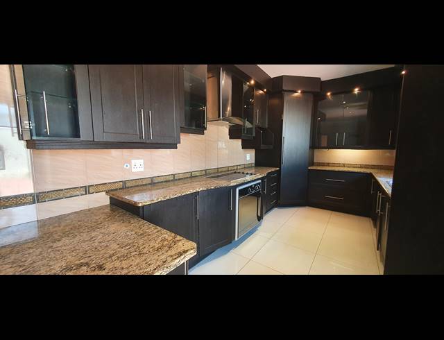 4 BEDROOM FREEHOLD FOR SALE IN ATHOLL HEIGHTS